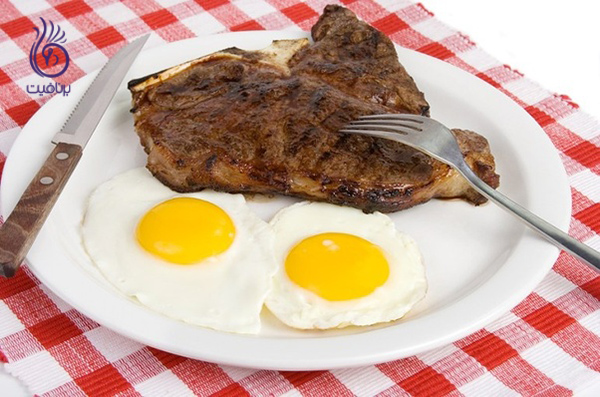  تخم مرغ و گوشت تفت داده شده
